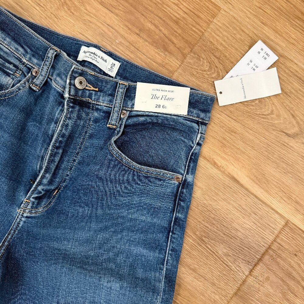 Abercombie & Fitch Women's Flare Ultra High Rise Jeans Size 28 6S NWT